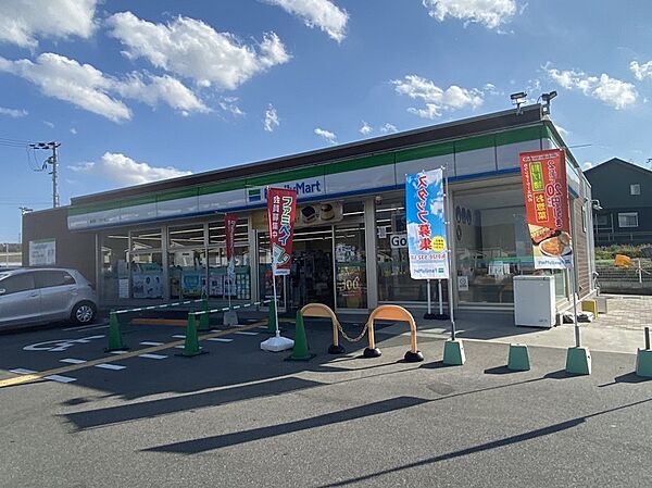ファミリーマート亀岡篠インター店　　２４時間営業　　駐車場有　