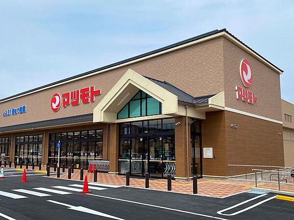 マツモト亀岡東店　　営業時間　9：00～21：00　　駐車場有　