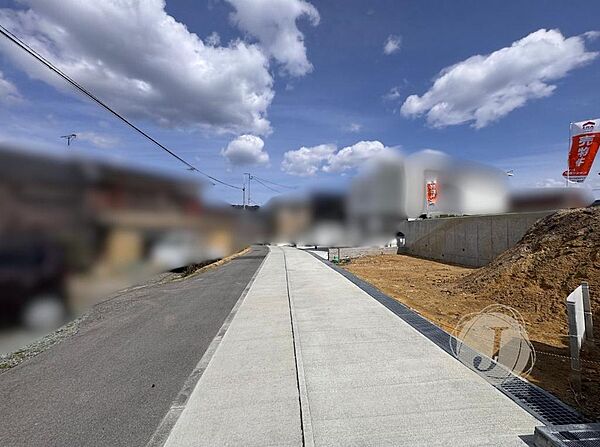 前面道路　　幅員約５m（セットバックと勝手セットバック含む）