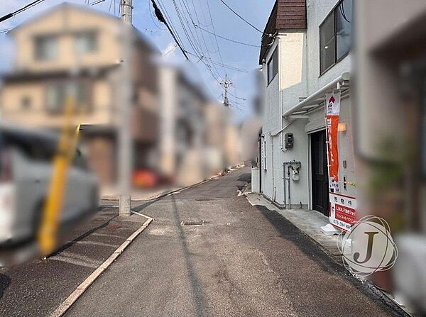 前面道路は北側約3m。閑静な住宅地に位置し、落ち着いた街並みが広がります。