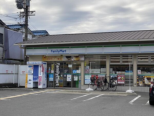 ファミリーマート西京山田店