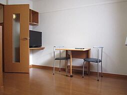 レオパレスＴＲＳ 106 1階1Kのリビング/ダイニング