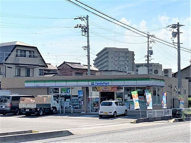 コンビニ ファミリーマート緑境松店 429m