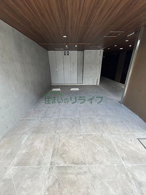 17 / 19