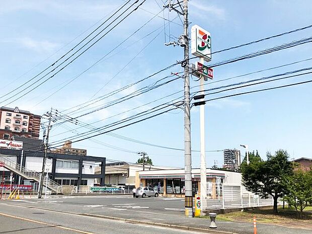 セブンイレブン八幡友田1丁目店 670m