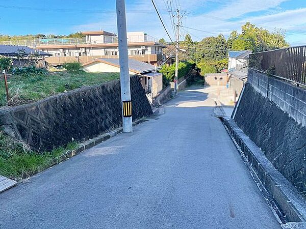 【建築条件なし】閑静な住宅街♪バス停まで徒歩約2分で交通便利♪