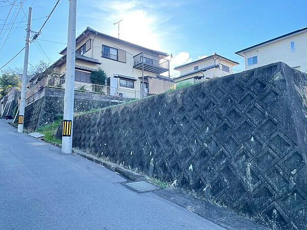 【建築条件なし】閑静な住宅街♪バス停まで徒歩約2分で交通便利♪