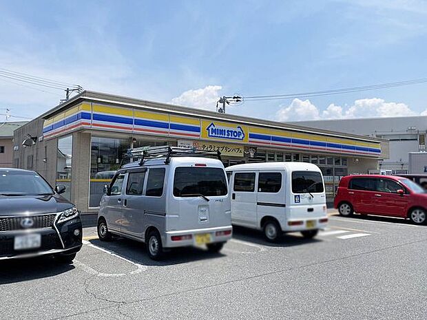 ミニストップ八幡八枝店 790m