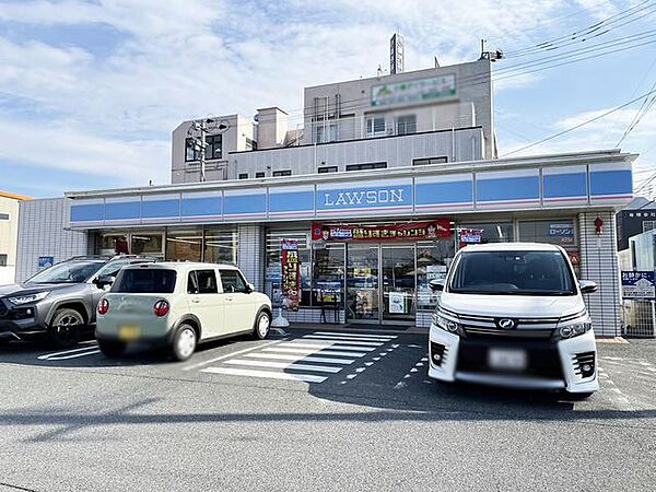 ローソン八幡町上津役東店 785m