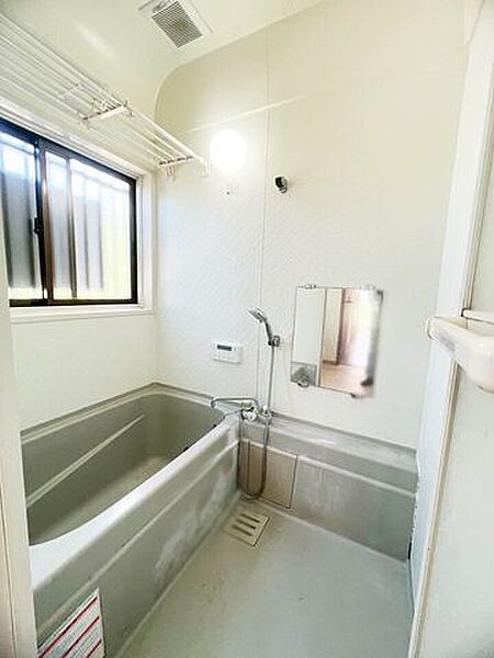 【閑静な住宅街】3LDK中古戸建♪追焚機能♪都市ガス♪小学校まで徒歩約6分で通学安心♪