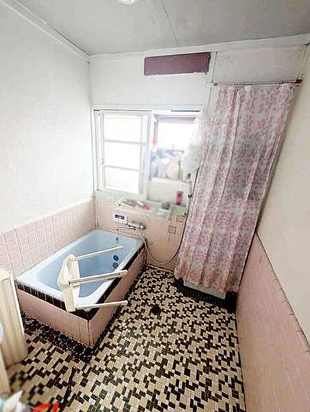 【庭10坪以上】駐車場2台以上♪温水洗浄便座♪全居室収納♪バス停まで 徒歩5分圏内♪