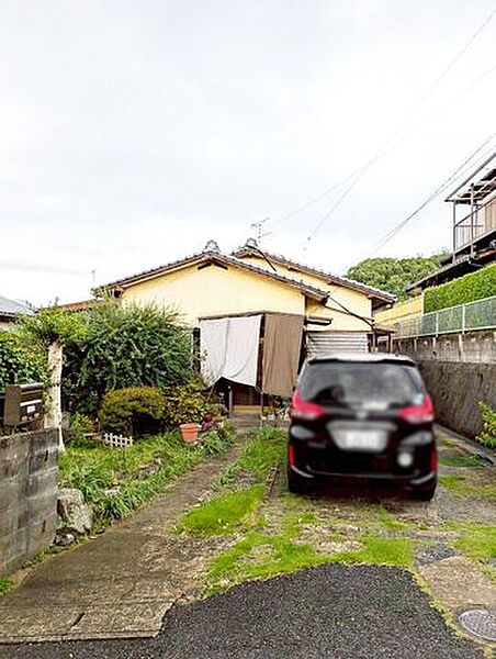 【庭10坪以上】駐車場2台以上♪温水洗浄便座♪全居室収納♪バス停まで 徒歩5分圏内♪