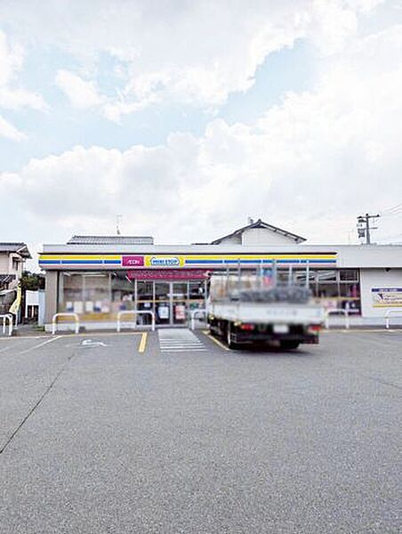 ミニストップ 岡垣百合ヶ丘店 779m