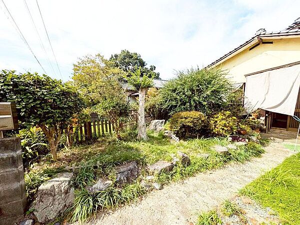 【庭10坪以上】駐車場2台以上♪温水洗浄便座♪全居室収納♪バス停まで 徒歩5分圏内♪