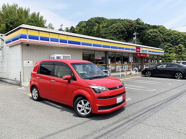 ミニストップ中間蓮花寺店 655m