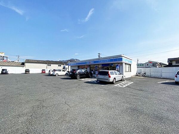 ローソン八幡楠橋南店 837m