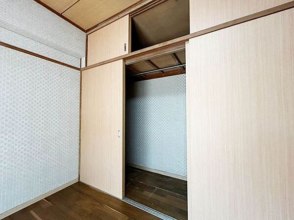 【角部屋】全居室フローリング♪小・中学校まで徒歩10分圏内♪スーパーまで徒歩5分圏内♪