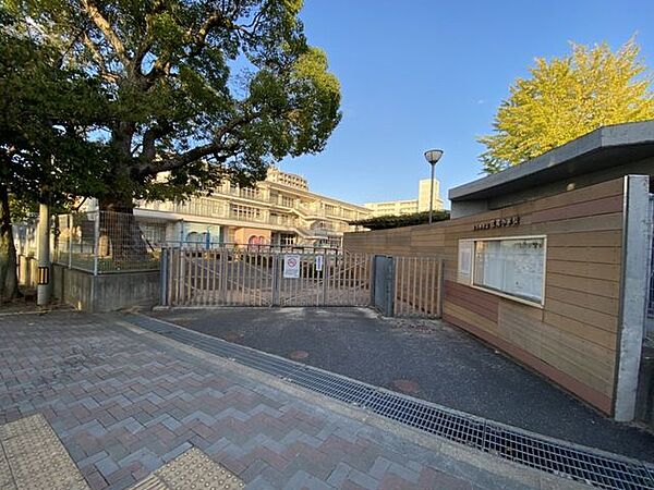 花尾小学校 931m