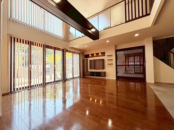 【建物面積250m2越え】中間市朝霧の中古戸建♪中間南小・中学校♪システムキッチン♪ディンプルキー♪