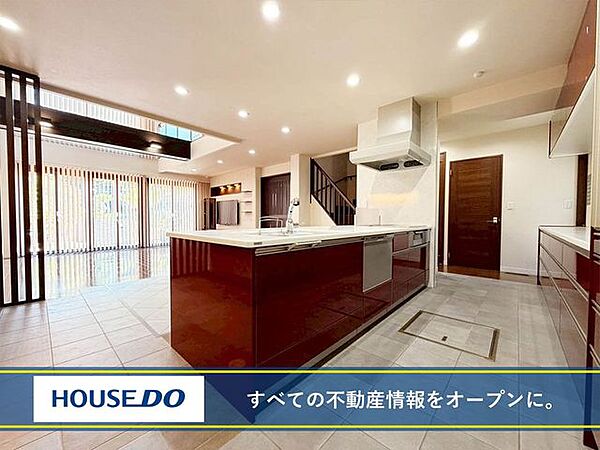 【建物面積250m2越え】中間市朝霧の中古戸建♪中間南小・中学校♪システムキッチン♪ディンプルキー♪