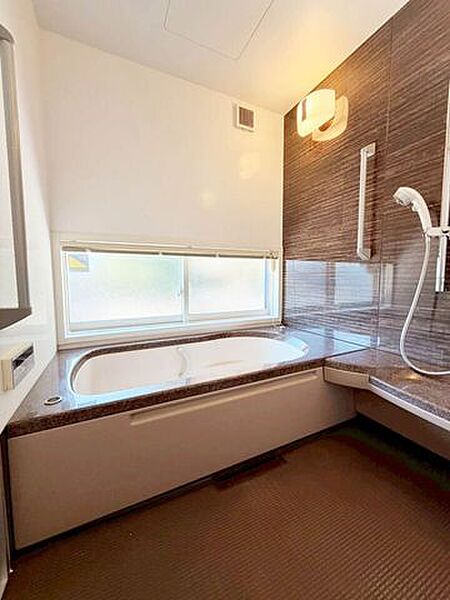 【建物面積250m2越え】中間市朝霧の中古戸建♪中間南小・中学校♪システムキッチン♪ディンプルキー♪