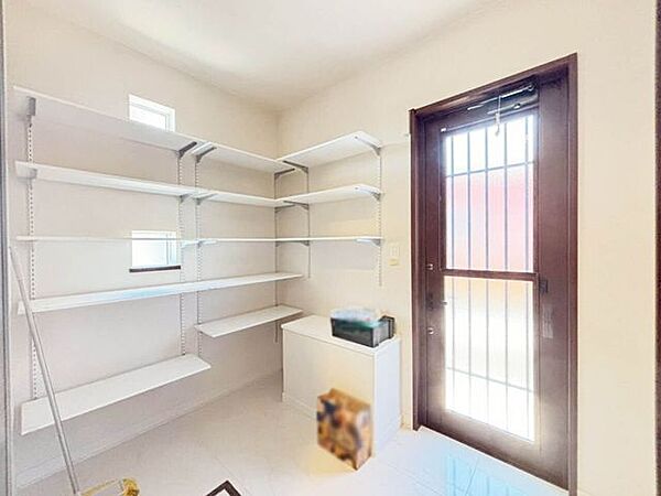 【建物面積250m2越え】中間市朝霧の中古戸建♪中間南小・中学校♪システムキッチン♪ディンプルキー♪