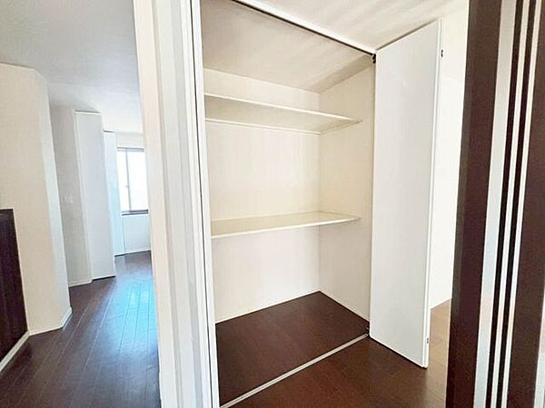 【建物面積250m2越え】中間市朝霧の中古戸建♪中間南小・中学校♪システムキッチン♪ディンプルキー♪
