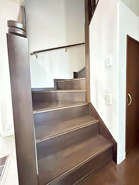 【建物面積250m2越え】中間市朝霧の中古戸建♪中間南小・中学校♪システムキッチン♪ディンプルキー♪