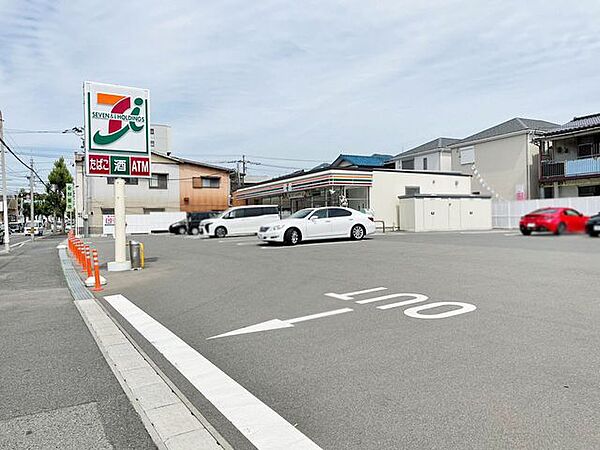 セブンイレブン八幡竹末店 248m