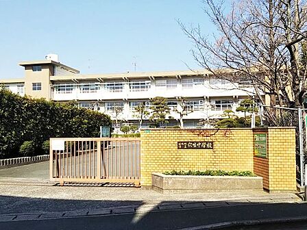 穴生中学校穴生中学校 835m