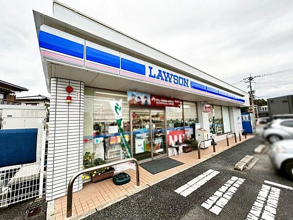 ローソン　岡垣野間店 733m