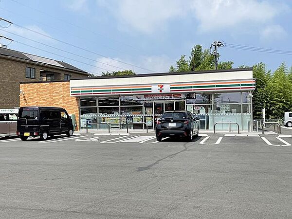セブン-イレブン 若松青葉台東1丁目店 560m