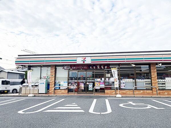 セブンイレブン八幡楠木店 417m