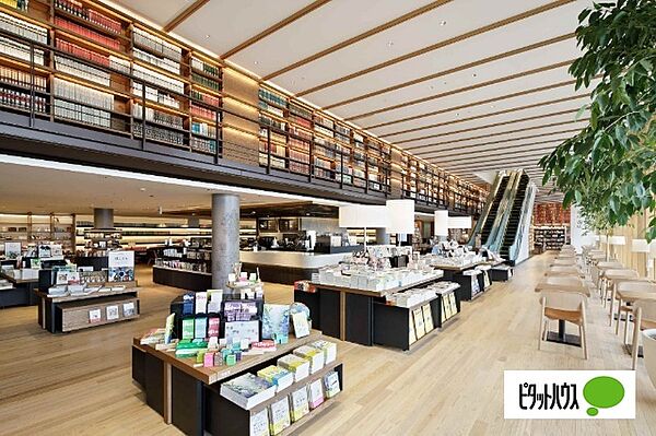 画像18:図書館「和歌山市民図書館まで2355m」