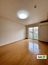 ジェイド　III 103 1階1Kのリビング/ダイニング