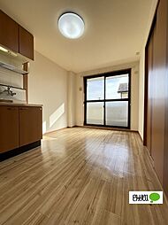 コムス・エルアール 208 2階2DKのリビング/ダイニング