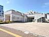 周辺：小牧市中央図書館【市街地の中心に位置し、周辺には公共施設や商業施設が集まる利便性の高い環境。多くの蔵書を備え、学習や調べ物、読書など幅広く利用できる地域の知の拠点です。】 880m