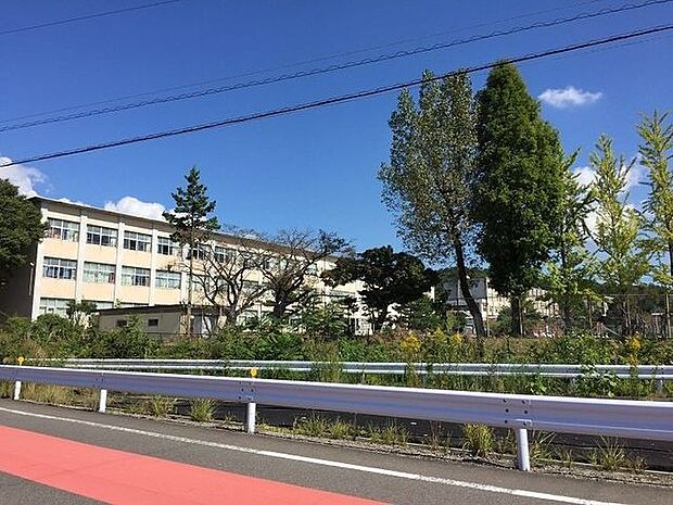 犬山市立城東小学校 1700m