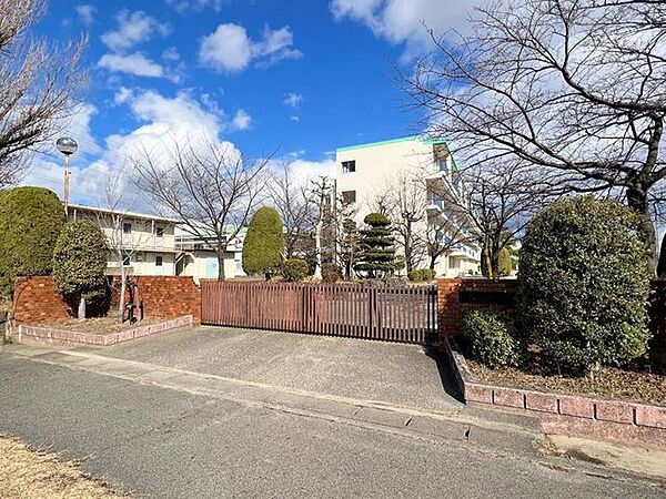 北名古屋市立天神中学校 930m