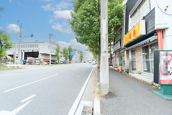 環状2号線に面した立地で幹線道路へのアクセスも良好。お車での通勤や休日のお出かけにも便利。