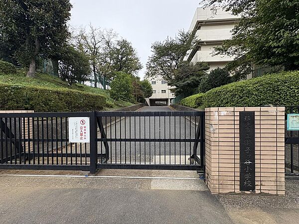 横浜市立獅子ヶ谷小学校まで徒歩約14分