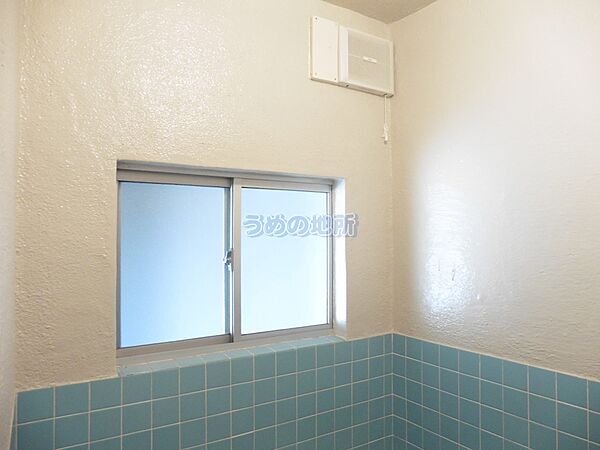画像6:浴室　窓