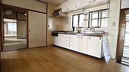 中須賀二丁目上野借家 南棟 号室 1階4DKのリビング/ダイニング