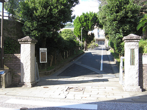 中学校「長崎市立桜馬場中学校まで2300m」
