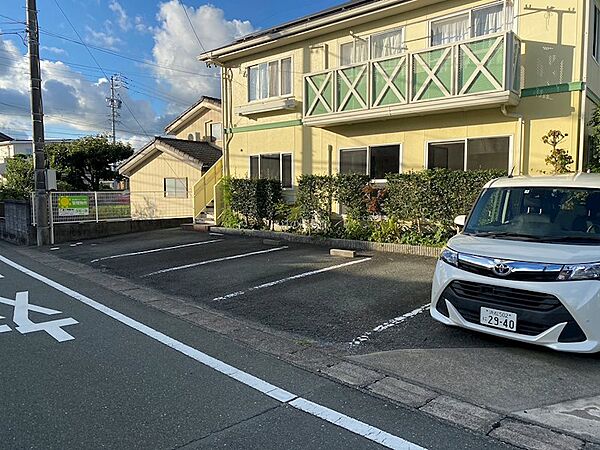 画像16:駐車場