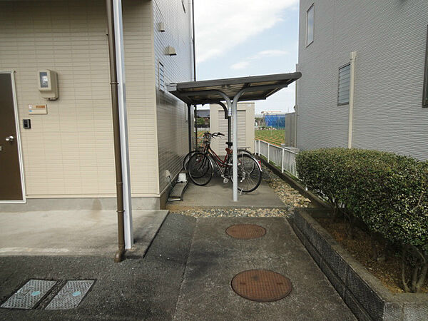 画像16:自転車置き場