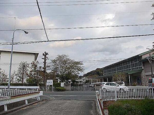 画像16:飯田小学校まで650m