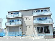  築8年5ヶ月 3階建の賃貸物件