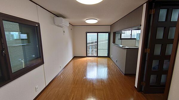 冷蔵庫とカップボード付です