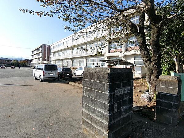 東小学校：約1580ｍ